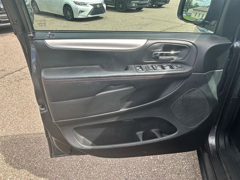 Used 2017 Dodge Grand Caravan GT FWD image 14