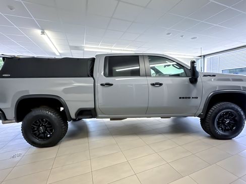 Used 2024 Chevrolet Silverado 2500 ZR2 w/ Technology Package AWD/4WD image 3