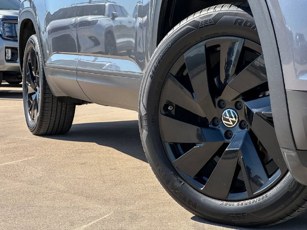 Used 2024 Volkswagen Atlas SE w/ Panoramic Sunroof Package FWD image 9