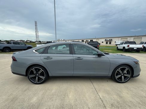 Used 2025 Honda Accord Sport image 9