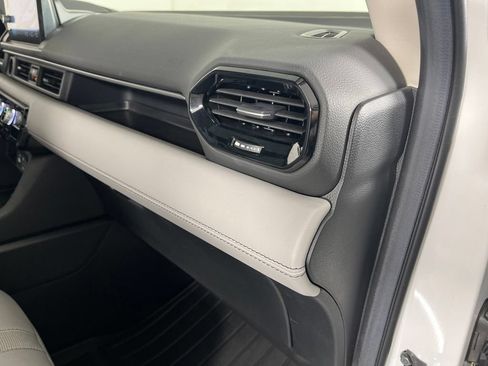 Certified 2025 Honda Pilot Touring image 10