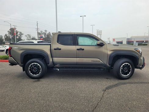Used 2025 Toyota Tacoma TRD Off-Road w/ TRD Off Road Upgrade Package image 3