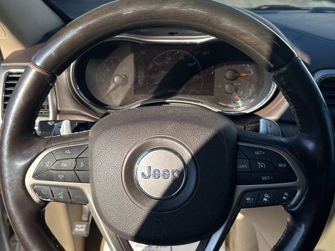 Used 2017 Jeep Grand Cherokee Overland w/ Jeep Active Safety Group image 11