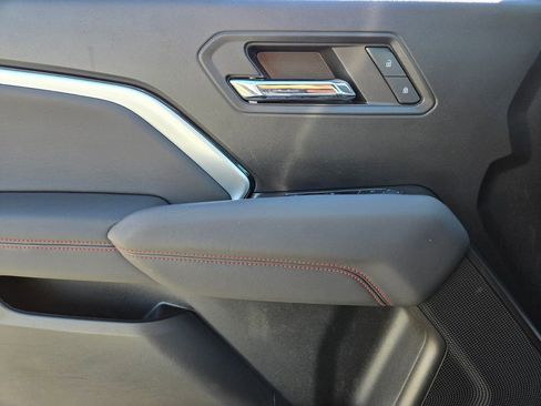 Used 2024 Chevrolet Colorado Z71 w/ Z71 Convenience Package 2 image 18