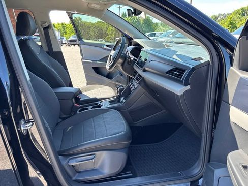 Certified 2023 Volkswagen Taos SE FWD image 25