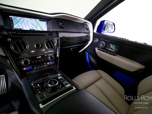 Used 2021 Rolls-Royce Cullinan Black Badge image 16