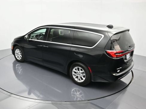 Certified 2023 Chrysler Pacifica Touring-L FWD image 36