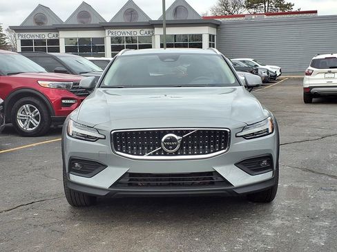 Used 2025 Volvo V60 B5 Cross Country Plus image 22