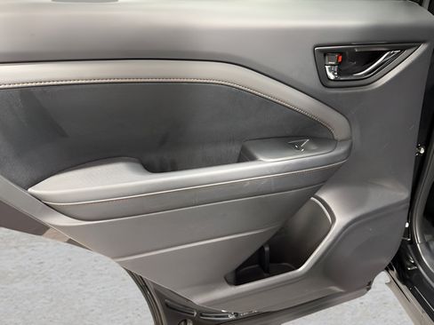 Certified 2025 Subaru Forester Touring AWD/4WD image 31