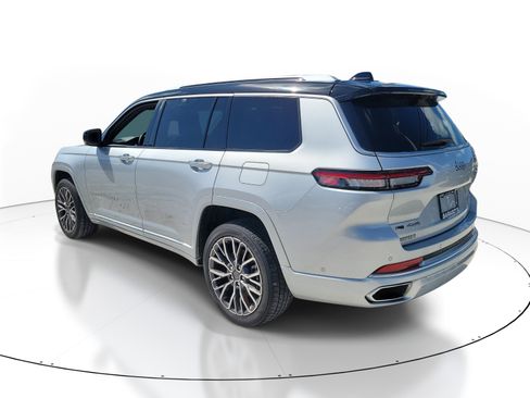 Used 2022 Jeep Grand Cherokee L Summit AWD/4WD image 4