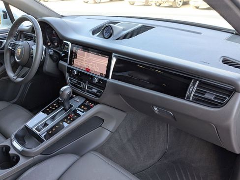 Certified 2025 Porsche Macan image 26