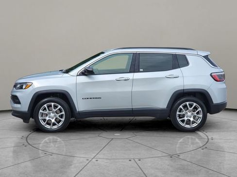Certified 2024 Jeep Compass Latitude AWD/4WD image 9