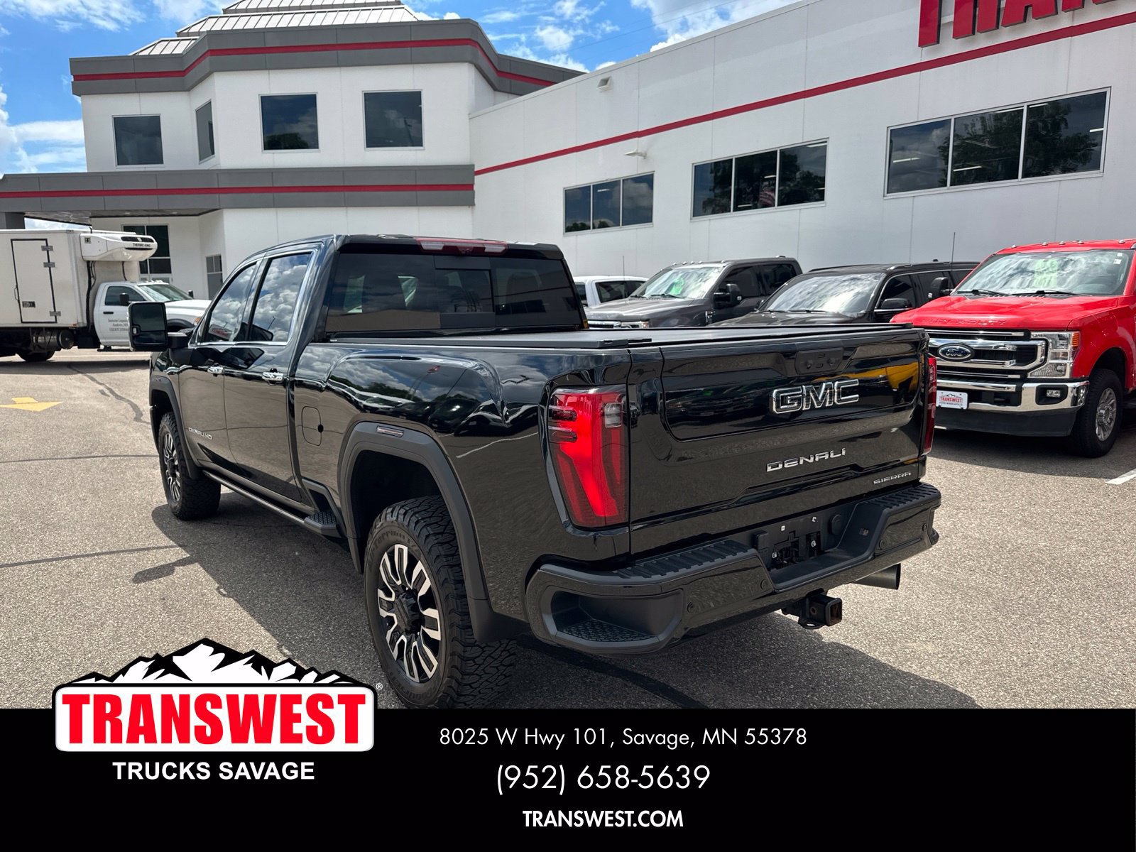 Used 2024 GMC Sierra 3500 Denali Ultimate AWD/4WD image 3