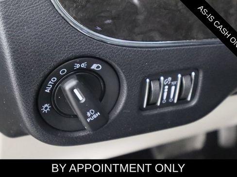 Used 2014 Chrysler Town & Country Touring FWD image 16
