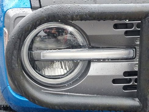 Used 2023 Ford Bronco Badlands image 9