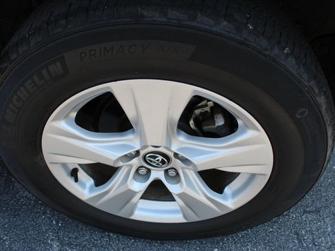 Used 2020 Toyota RAV4 XLE FWD image 16