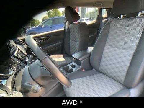 Used 2021 Nissan Rogue Sport SV AWD/4WD image 12