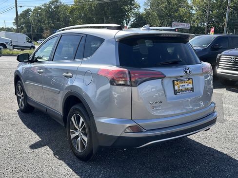 Used 2018 Toyota RAV4 XLE w/ Plus Extra Value Package AWD/4WD image 5