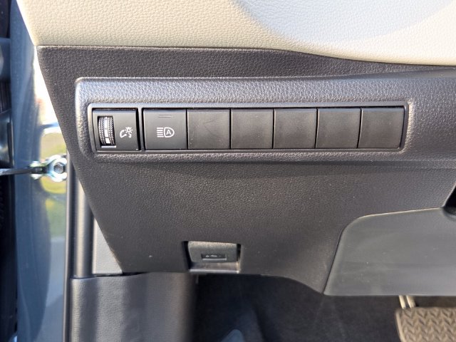 Used 2025 Toyota Corolla LE FWD image 28