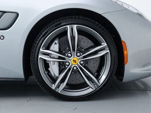 Certified 2018 Ferrari GTC4Lusso image 19