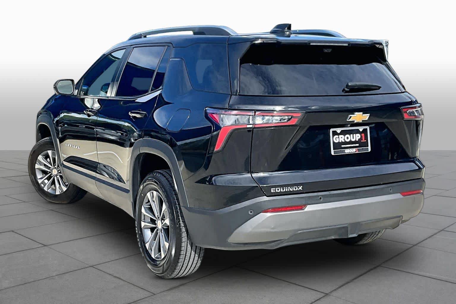 Used 2025 Chevrolet Equinox LT w/ Convenience Package II FWD image 11