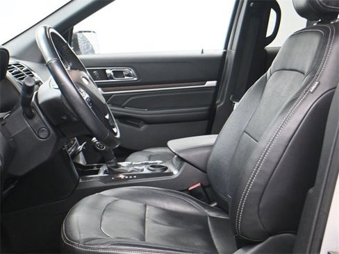 Used 2018 Ford Explorer Limited w/ Equipment Group 301A image 9