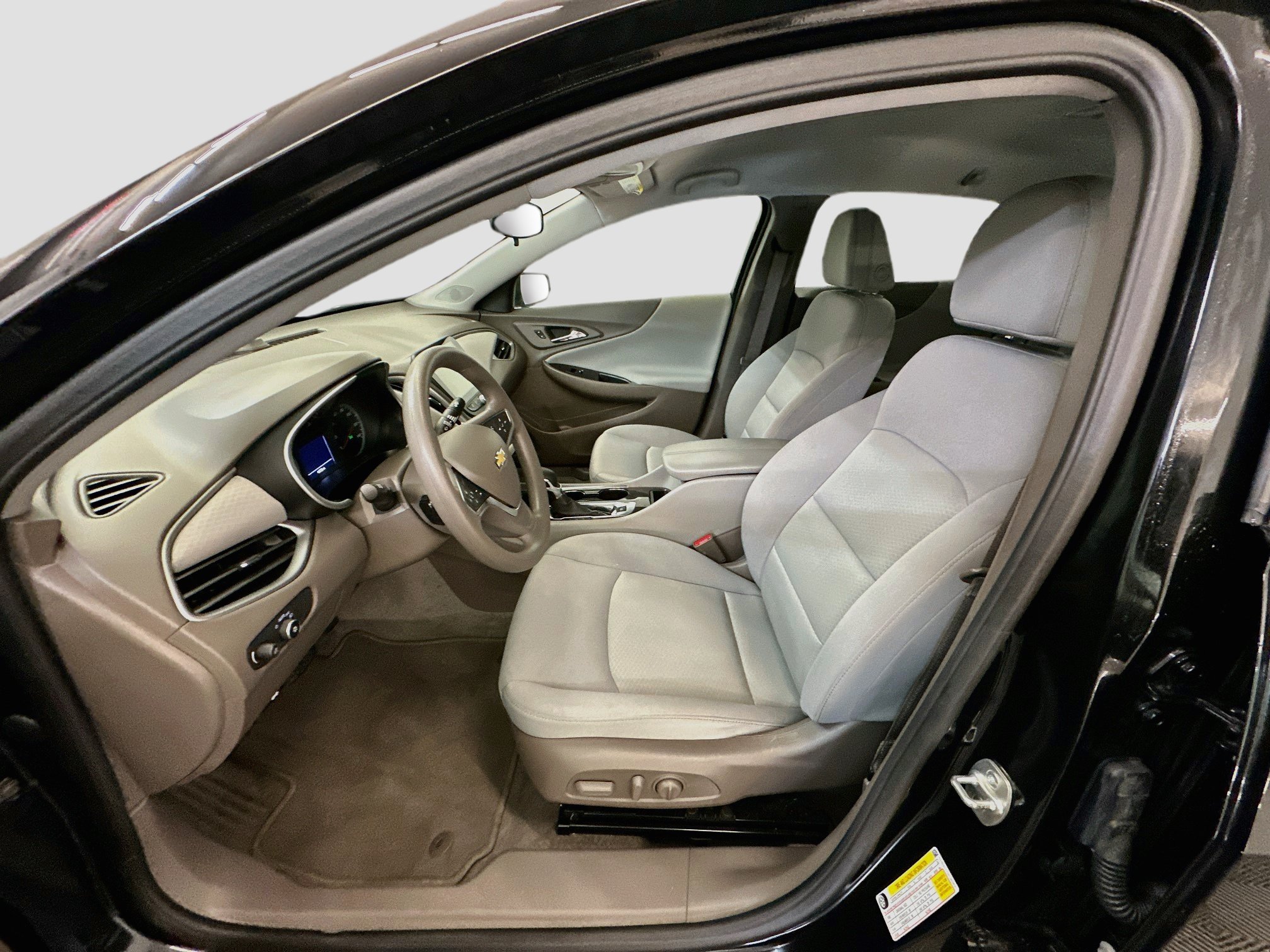 Used 2025 Chevrolet Malibu LT FWD image 13