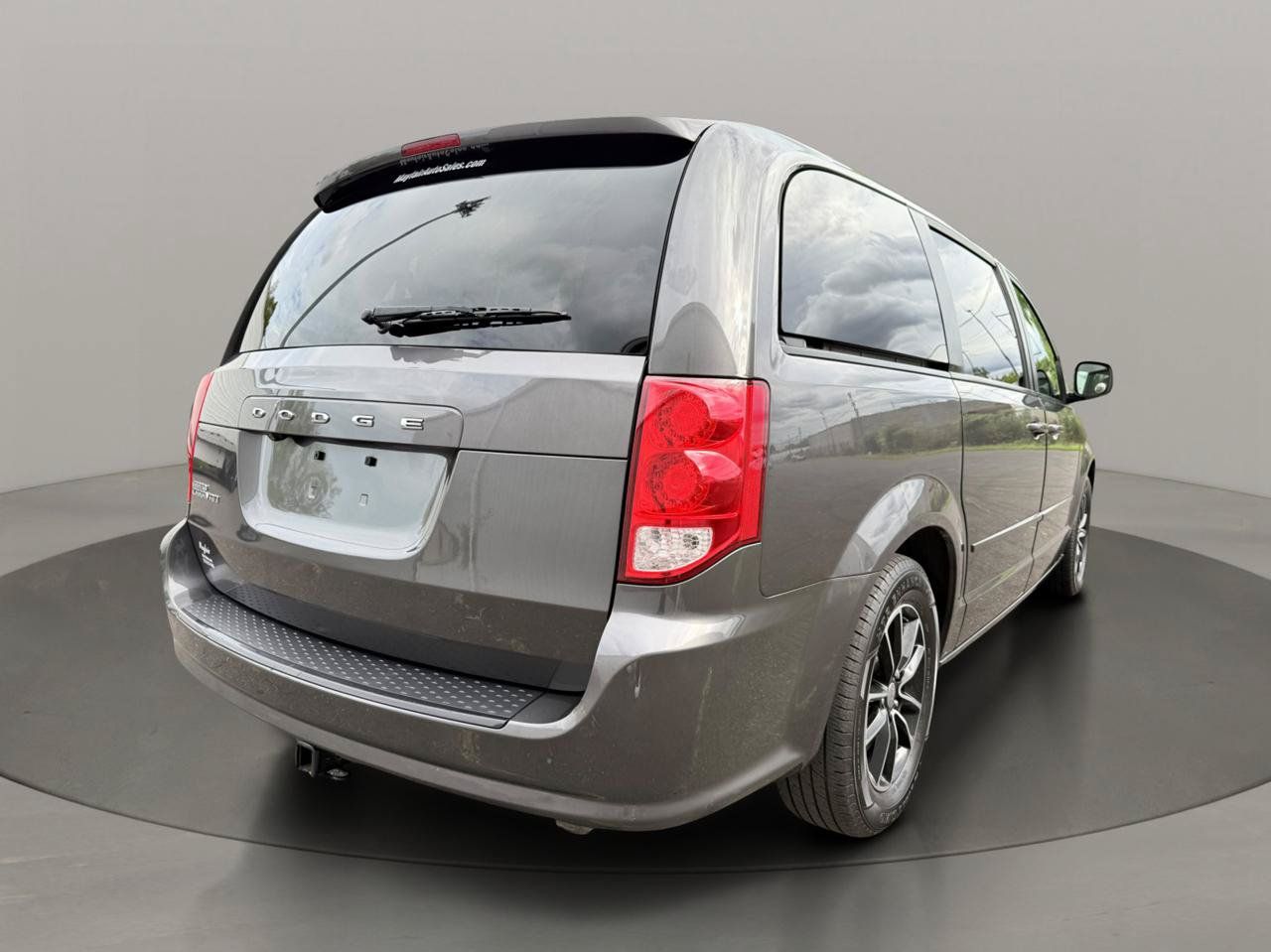 Used 2017 Dodge Grand Caravan SXT w/ Driver Convenience Group FWD image 6