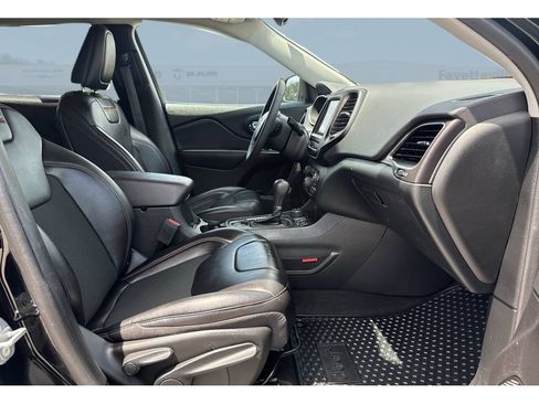 Used 2022 Jeep Cherokee Trailhawk w/ Sun, Sound & Nav Group AWD/4WD image 38