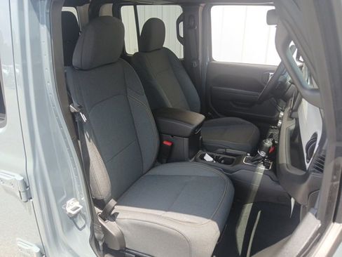 New 2025 Jeep Gladiator Sport image 25