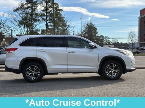 Used 2017 Toyota Highlander LE image 10