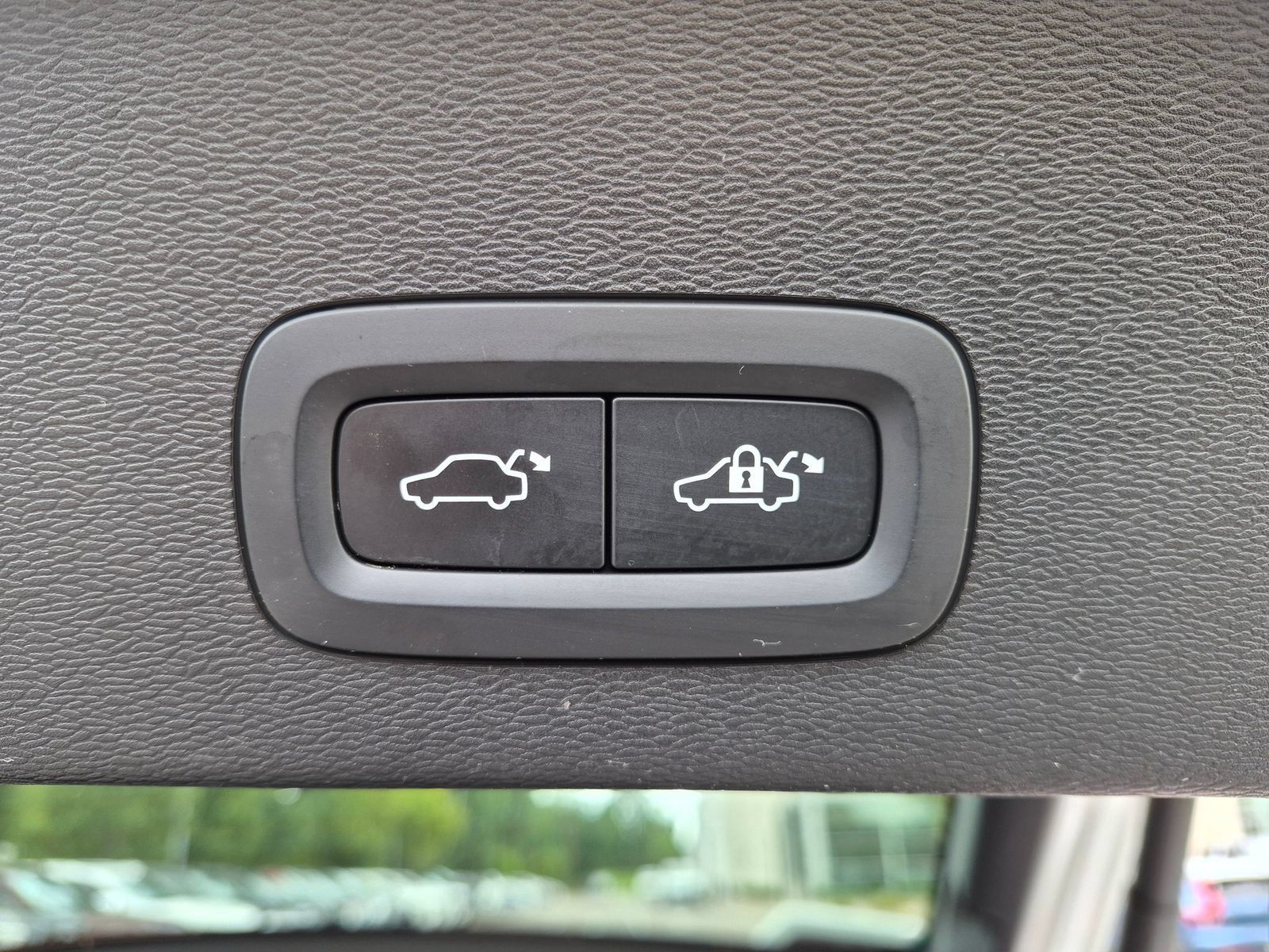 Used 2023 Volvo C40 P8 Recharge Ultimate w/ Protection Package Premier AWD/4WD image 32