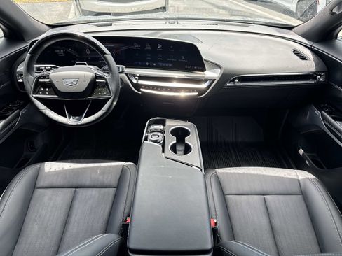 Used 2025 Cadillac Lyriq Luxury w/ LPO, Floor Liner Package AWD/4WD image 28