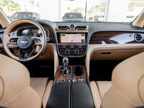 Certified 2023 Bentley Bentayga image 4