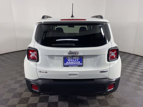 Used 2020 Jeep Renegade Latitude w/ Cold Weather Group AWD/4WD image 8