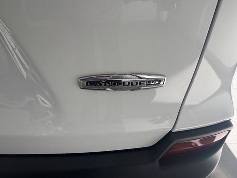 Used 2022 Jeep Cherokee Latitude Lux image 13