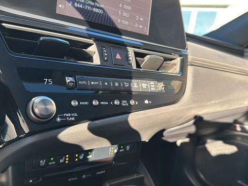 Certified 2022 Lexus ES 350 w/ Premium Package image 22