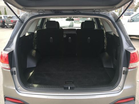 Used 2017 Kia Sorento LX image 33