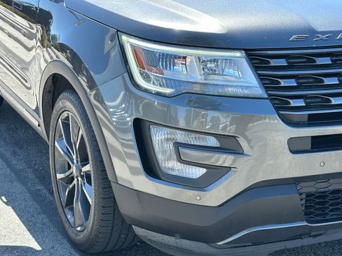 Used 2017 Ford Explorer XLT w/ Equipment Group 202A FWD image 14