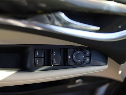 Used 2018 Buick Enclave Essence FWD image 11