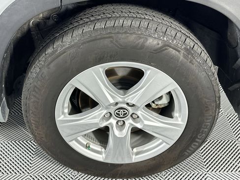 Used 2025 Toyota Highlander LE FWD image 10