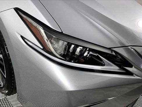 Used 2025 Lexus ES 300h w/ Premium Package image 26