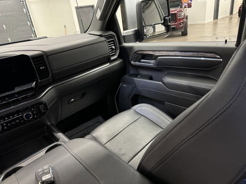 Used 2024 Chevrolet Silverado 3500 LTZ w/ LTZ Convenience Package image 31