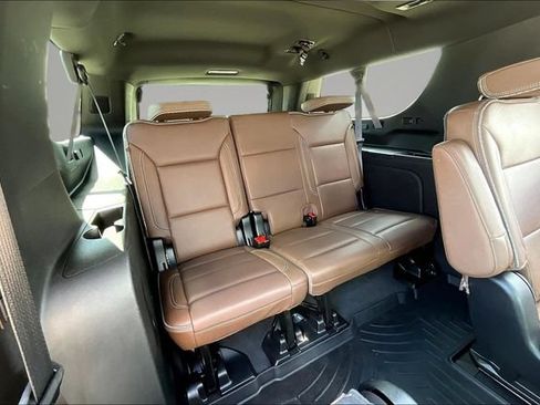 Used 2024 Chevrolet Suburban High Country AWD/4WD image 25