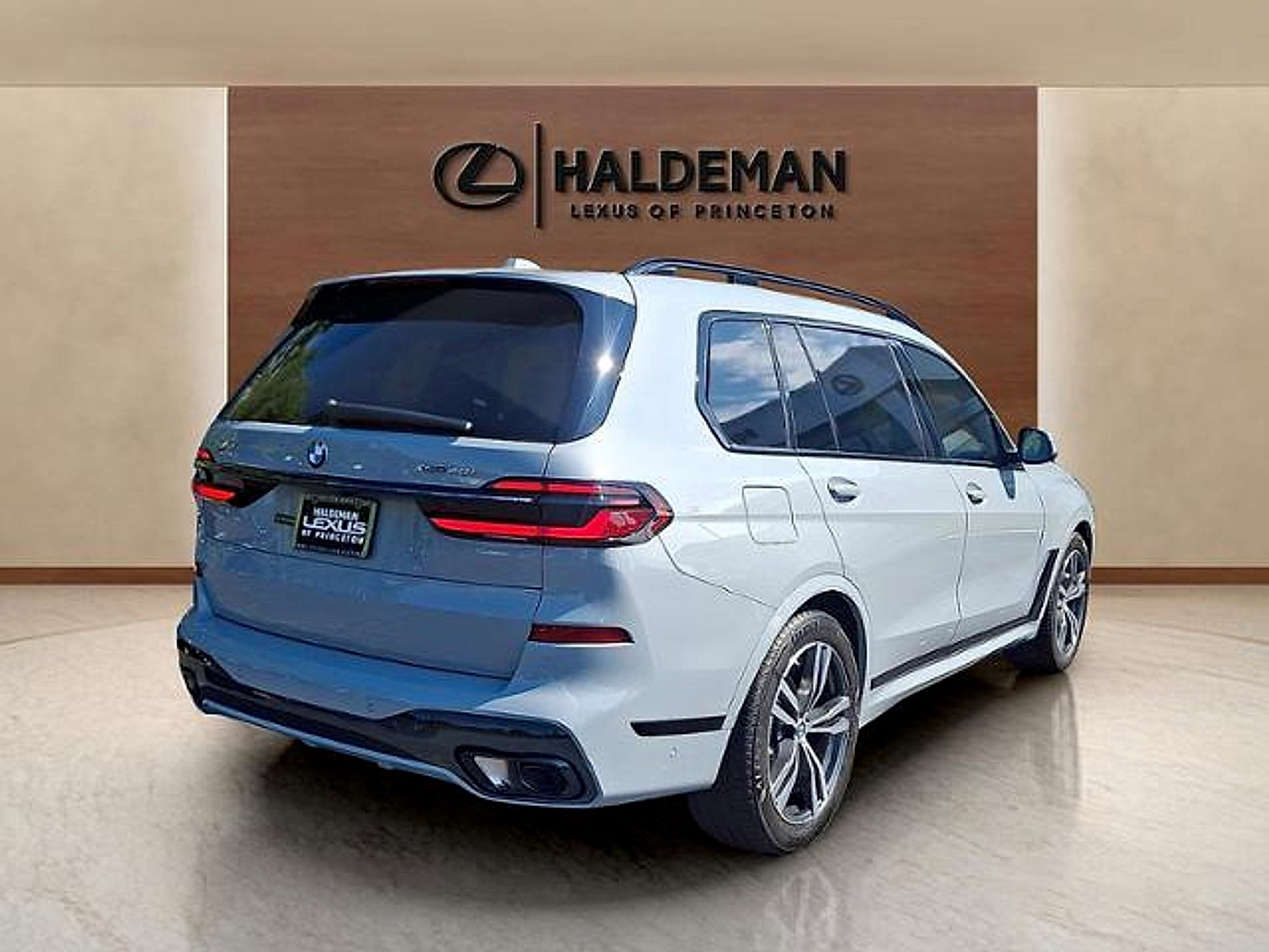 Used 2026 BMW X7 xDrive40i w/ M Sport Package AWD/4WD image 6