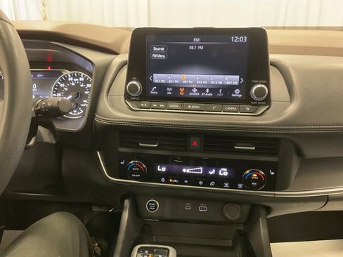 Used 2023 Nissan Rogue SV w/ SV Premium B Package image 23