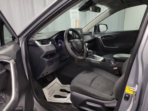 Used 2020 Toyota RAV4 LE image 12