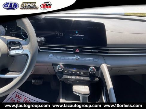 Used 2024 Hyundai Elantra SEL FWD image 13