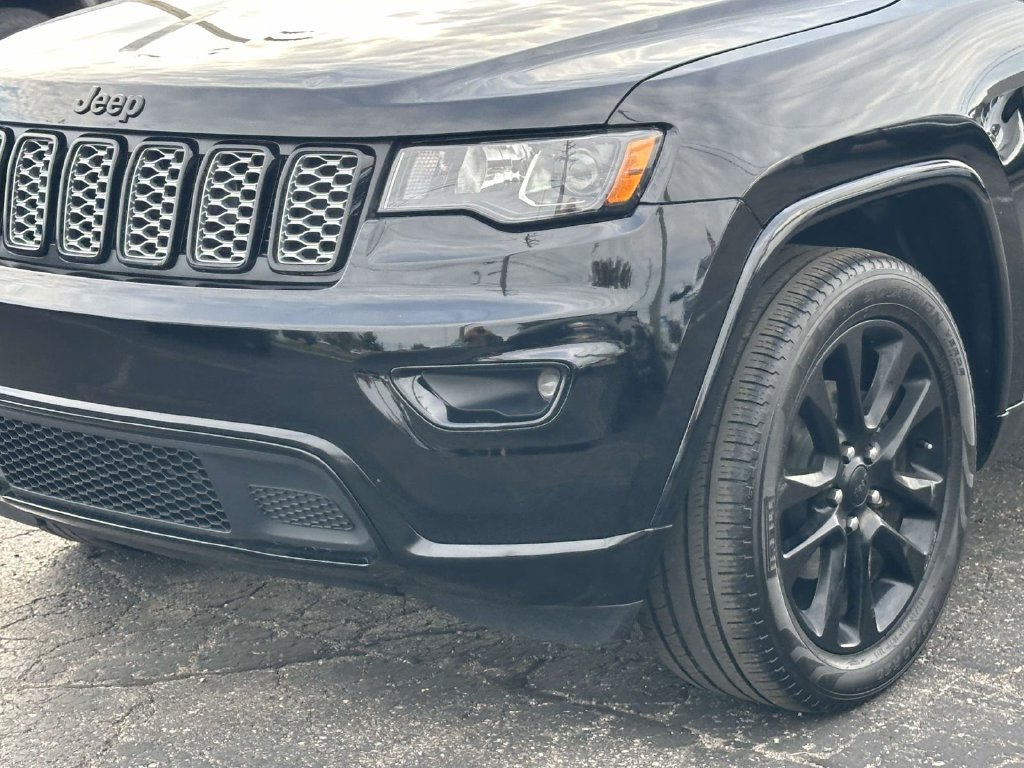 Used 2019 Jeep Grand Cherokee Altitude AWD/4WD image 8