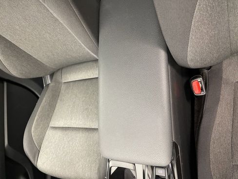 Used 2025 Toyota Camry LE image 10